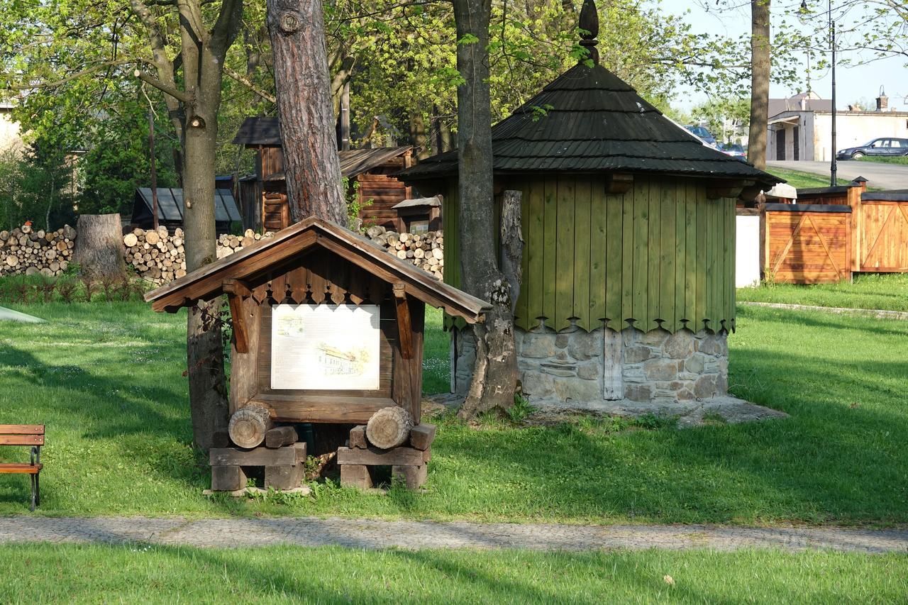 Gosciniec Dworski W Ropie - Pokoje Goscinne Ropa Exterior photo
